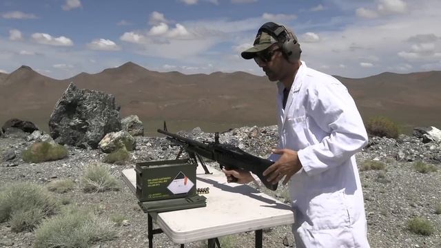 Cutting a Giant Rock in half with a Giant Gun M60 смотреть онлайн
