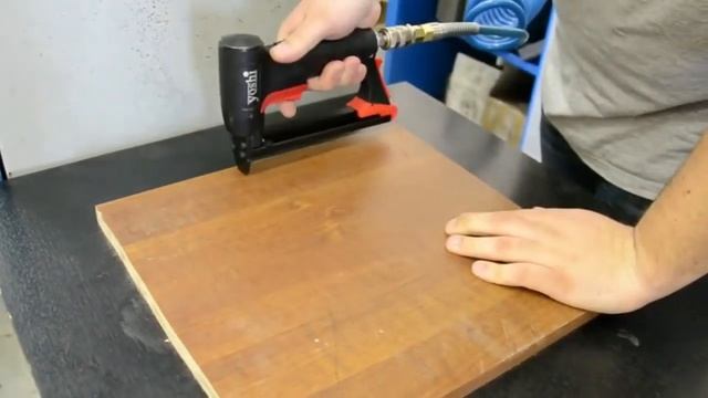 ПНЕВМОСТЕПЛЕР для мебельной скобы Yoshi 80/16 смотреть онлайн