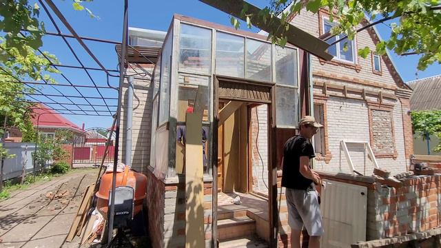 КУПИЛИ ДОМ НА ЮГЕ ОН ВЕРНУЛСЯ РАБОТА КИПИТ КАПИТАЛЬНЫЙ РЕМОНТ КУХНИ СНЕСЛИ ВСЕ смотреть онлайн