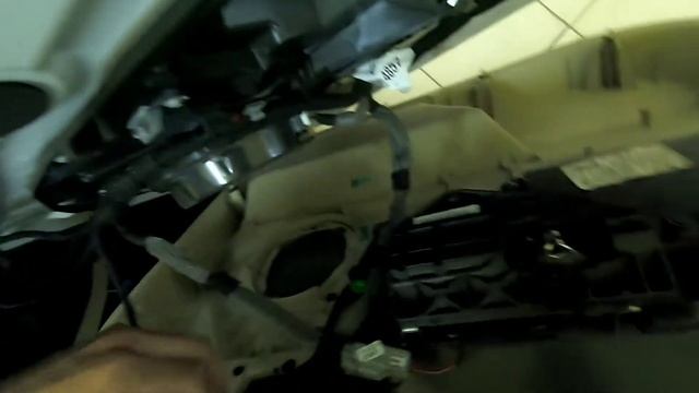 Снимаем обшивку и дверь на Range Rover смотреть онлайн