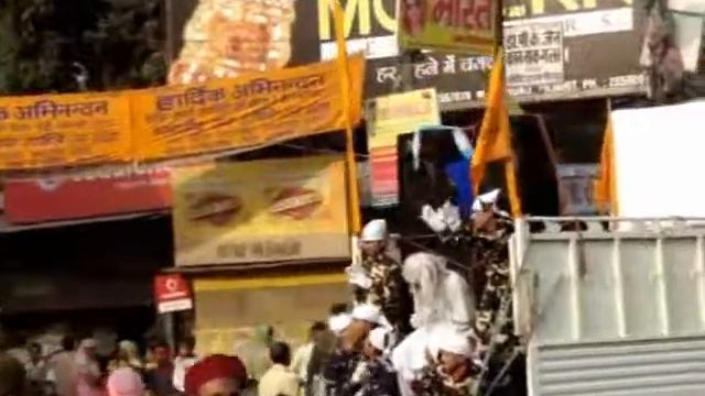 1 Май и Ноябрь отдыхают 3 смотреть онлайн