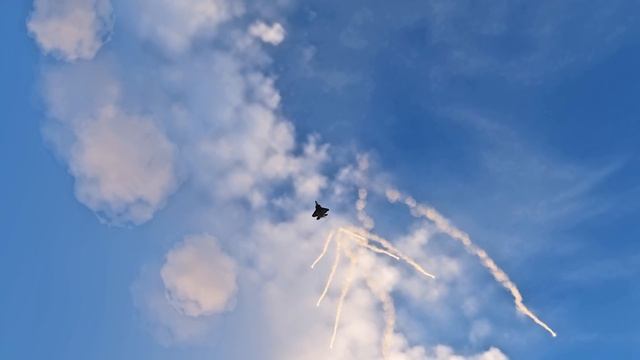 F-22 Raptor Vs SU-35 Flanker-E | DCS World смотреть онлайн