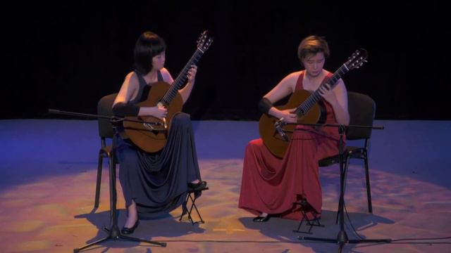 Beijing Guitar Duo plays Tedesco: Prelude & Fugue in B major, and in E major смотреть онлайн