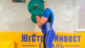 Сгибание рук со штангой изогнутым грифом: техника выполнения