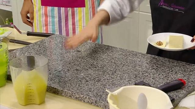 Ася Сметанская — Мастер-класс по глазированию торта смотреть онлайн