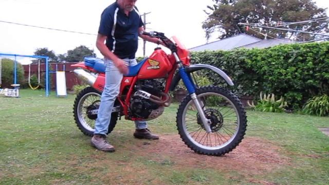 Honda xr250 1985 Cold start смотреть онлайн