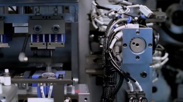 New Apple Macbook Pro 17" Green Battery AD (Earley 2009) смотреть онлайн