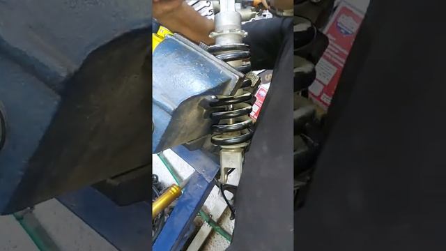 SUZUKI HAYABUSA (GSX1300R)Tighten REAR SHOCK смотреть онлайн