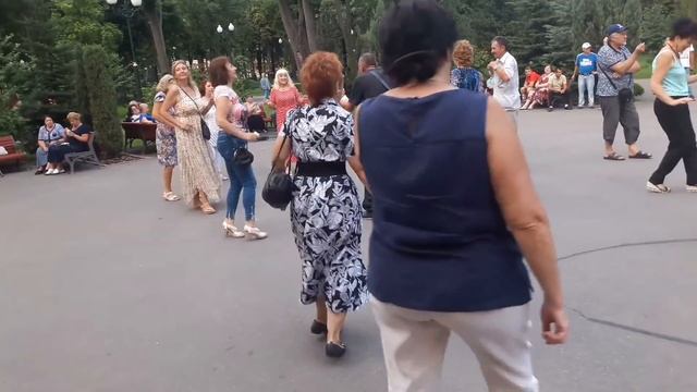 Кохання- золото!!!?? Танцы в парке Горького!!!??Харьков 2021 смотреть онлайн