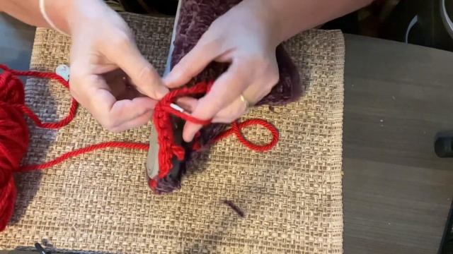 Как сделать вязанную заплатку на тапочки? смотреть онлайн