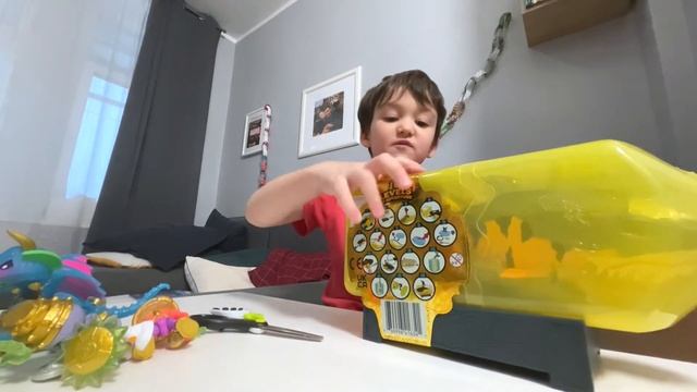 моя коллекция Treasure x. распаковка акулы Treasure X и динозавра Гужитсу смотреть онлайн