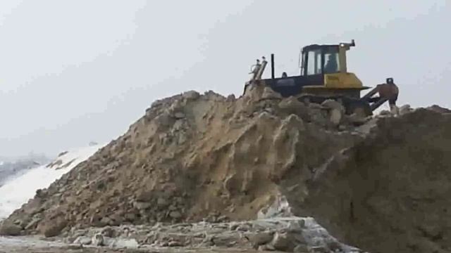 Эксплуатация бульдозера зимой на песке, п. Лазурный (Сompound8133) смотреть онлайн