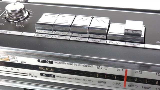 REVIEW: ION Street Rocker ‘Retro-Style Boombox' - Boom or Bust? смотреть онлайн