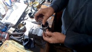 Как извлечь подшипник из глухого отверстия без съёмника.