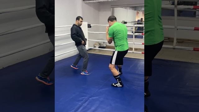 Левша в боксе | Выигрываем ногу у противника | куда должен закручивать левша | разбор техники заход смотреть онлайн