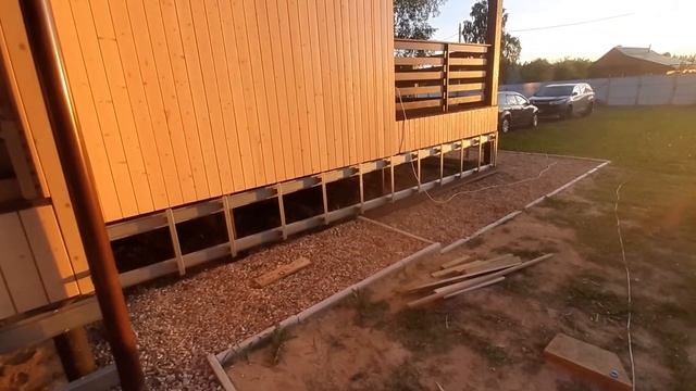 Отделка свайного цоколя каркасного дома фиброцементными панелями NICHIHA FUGE EFF164 смотреть онлайн