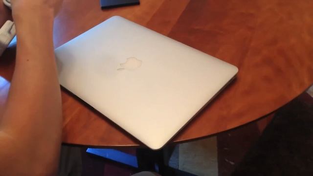 Unboxing: MacBook Air 13" (June 2013) смотреть онлайн