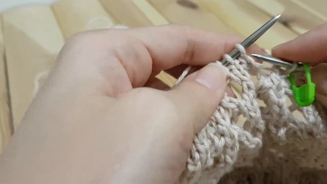 Ажурная шапочка спицами. 3 ряд макушки. смотреть онлайн