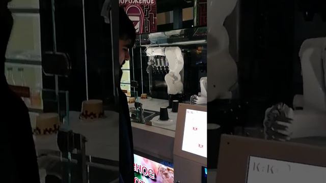 Робот продовец мороженое в Спб смотреть онлайн