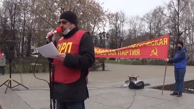 М.А. Савелков зачитывает требования постановления собрания граждан Тюмени 7 ноября к властям смотреть онлайн