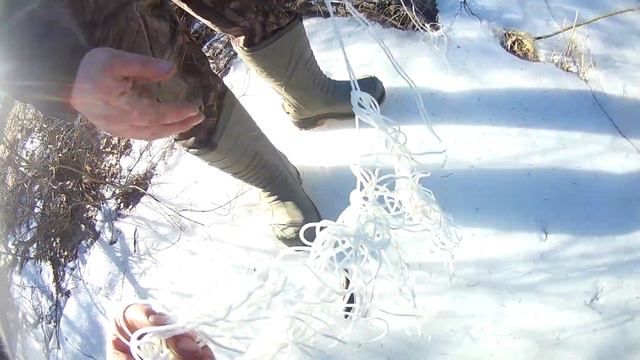 Установка ловушки на рыбу. смотреть онлайн