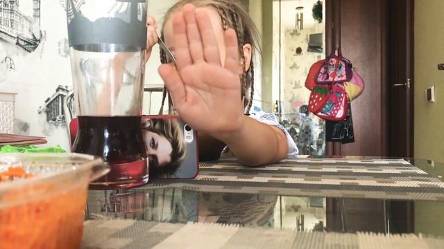 А вы любите есть суп? НОВЫЙ ЧЕЛЛЕНДЖ СКОРО. Я НЕ ЛЮБЛЮ СУП. ЕМ ИГРАЯ