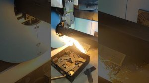 Производство уличных светильников из квадратной трубы 100х100х3 мм. на лазерном труборезе