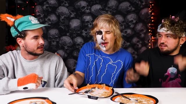 Trying EVERY Pumpkin Spice Snack ft. Kian and JC смотреть онлайн
