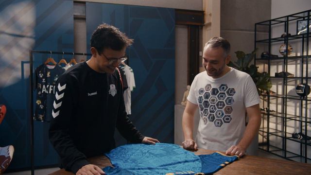 IF YOU COULD ADD ONE SHIRTS TO YOUR COLLECTION, WHICH WOULD IT BE? | BEHIND THE CHEVRONS #9 смотреть онлайн