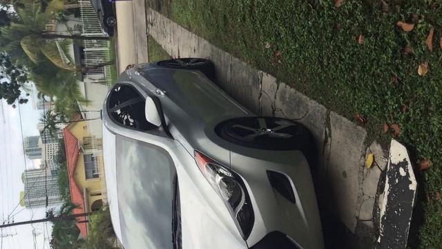 2012 Hyundai Elantra on 20' rims. смотреть онлайн