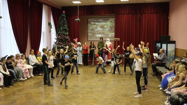 "Новогодний танцевальный флешмоб" 3 А класса смотреть онлайн