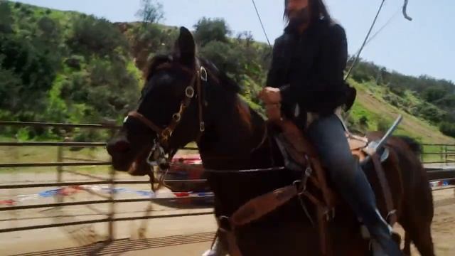 Киану Ривз отрабатывает сцену погони для сиквела "Джона Уика". смотреть онлайн