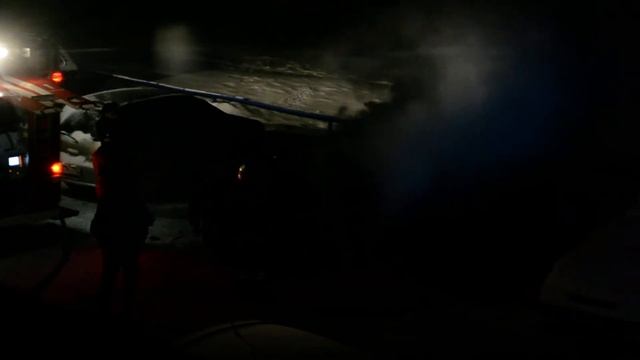 жесть!!! машина сгорела из за автозапуска, за 4 минуты 01,02,2014, на парковке, в 7утра смотреть онлайн