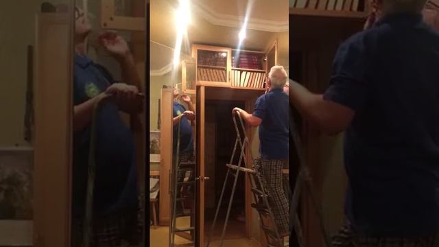 Вова ищет книгу для Полины  20201125