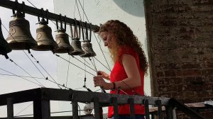 Звонарь Екатерина Ермилова на колокольне храма прп.Сергия Радонежского в Рогожской слободе
