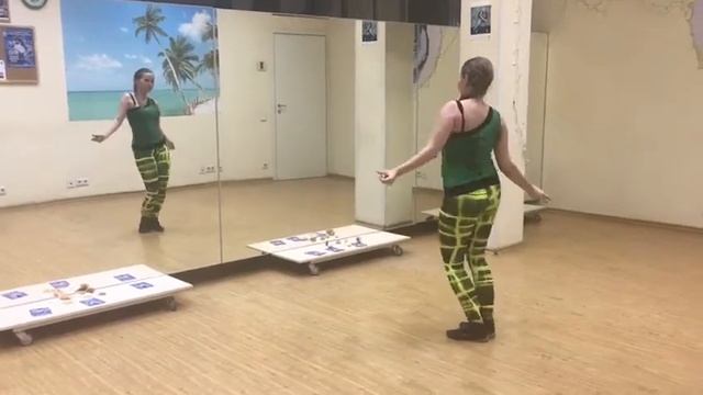 Reggaeton routine for beginners смотреть онлайн