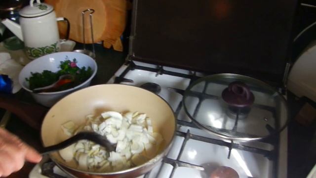 Блинчики фаршированные зелёным луком и яйцом. Видео рецепты от Борисовны. смотреть онлайн