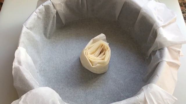 Пирог из теста фило с кремом и яблоком. смотреть онлайн