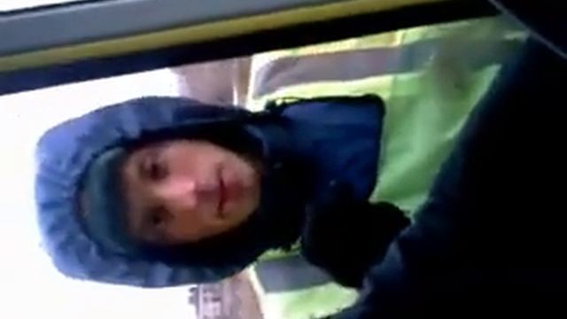 дай посмотреть красивый телефон, или в отдел поедем гаец дебил смотреть онлайн