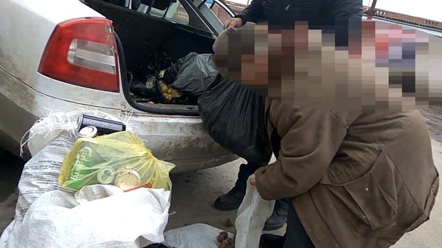 Дед на Шкоде Октавиа возит мусор со свалки