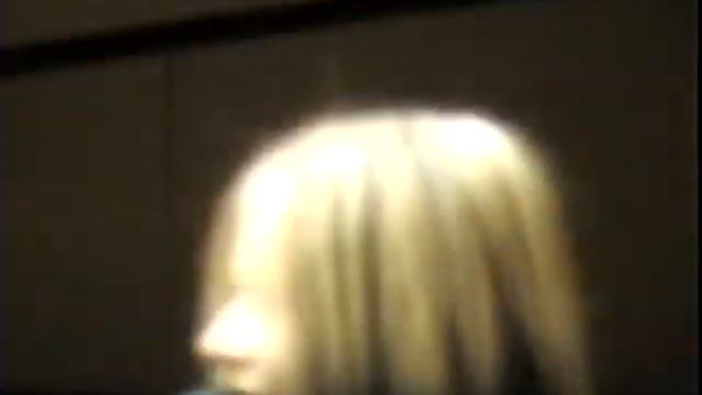 Avril Lavigne - Live at Glendale Galleria, Glendale, CA 12/04/2004 смотреть онлайн
