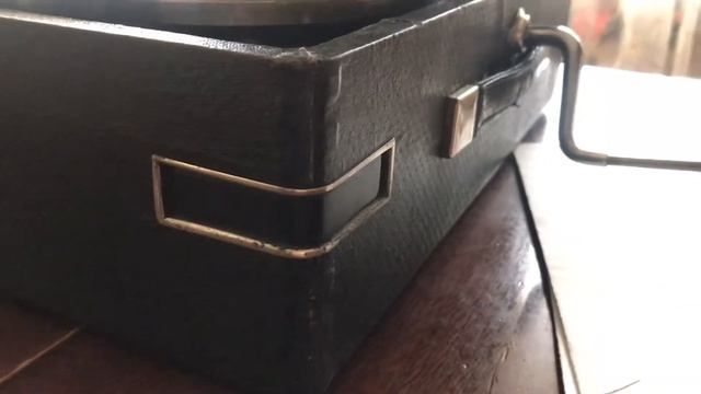 Сергей Стрельцов. Глухой неведомой тайгою. На Красногвардейском патефоне, головка сист. Адикаевских смотреть онлайн