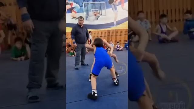 Я борюсь в соривнованиях по вольной борьбе смотреть онлайн