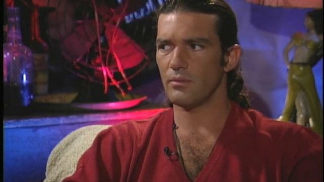 Antonio Banderas talks with Joe Leydon about "Desperado" смотреть онлайн