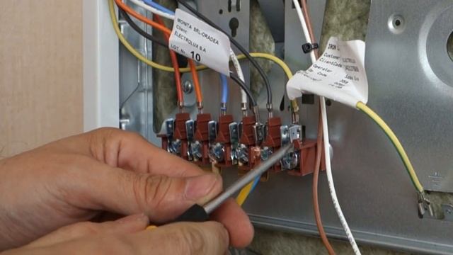 Как подключить электроплиту Elektrolux.