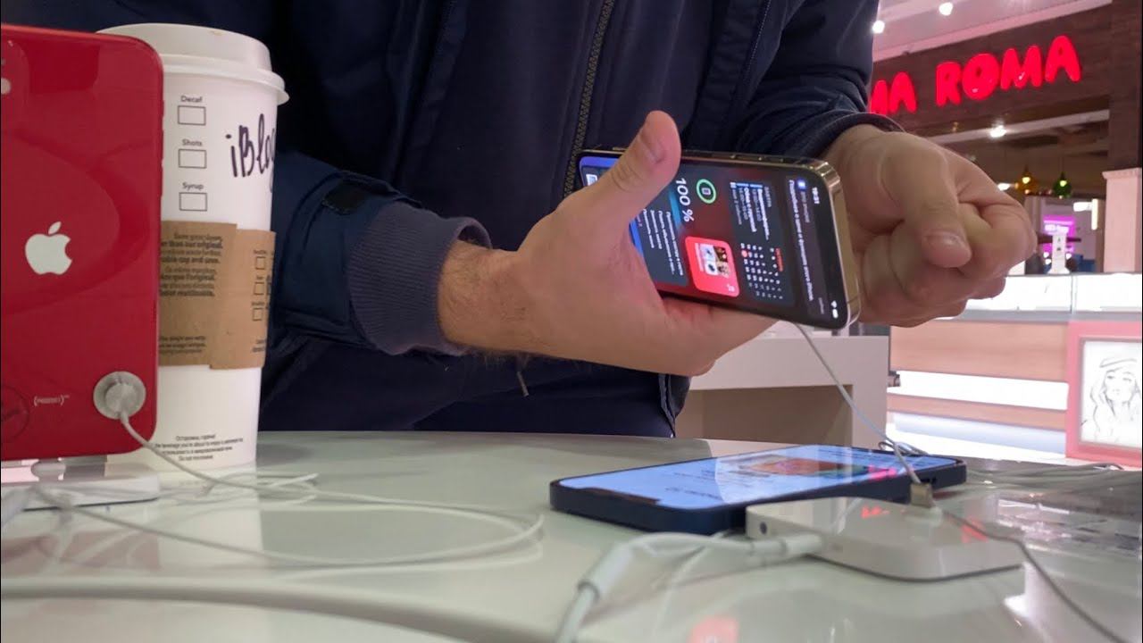 Может ли iPhone 12 порезать руку или оставить синяки?! смотреть онлайн