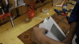 Изготовление универсальной поилки для кур своими руками. Мастеркласс.