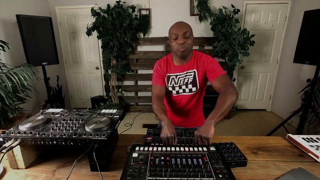 Put This Track On - Live Techno Set // TR-S Drum Machine + Ableton Live + Fader Fox PC12 & MX12 смотреть онлайн