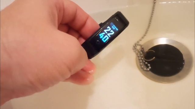 Тест защиты от воды фитнес браслета OTOT Smart Z смотреть онлайн