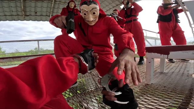 PARKOUR VS MONEY HEIST! 12 смотреть онлайн